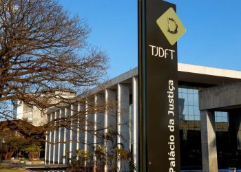 ATUAÇÃO DA AOJUS CONQUISTA ARQUIVAMENTO DE PROCESSO CONTRA OFICIALA DO TJDFT