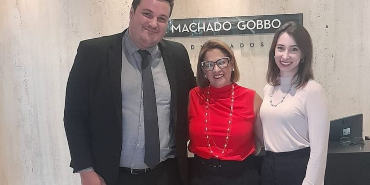 PRESIDENTE DA AOJUS SE REÚNE COM A ASSESSORIA JURÍDICA PARA ATUAÇÃO NA DEFESA DO ASSOCIADO