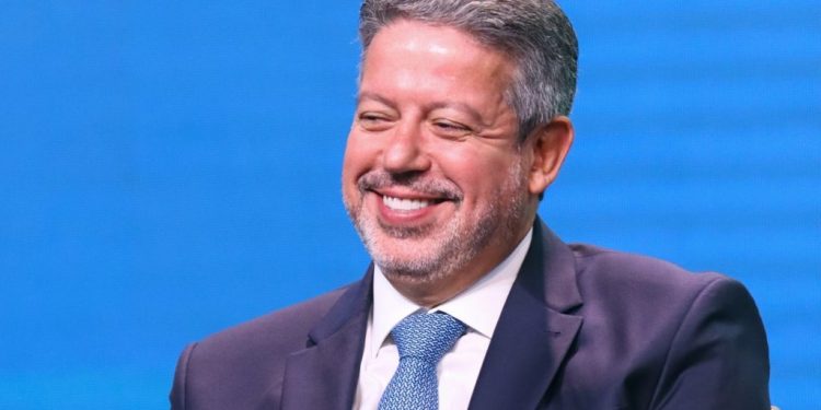 LIRA DIZ TER ESTRATÉGIA PARA APROVAR A REFORMA ADMINISTRATIVA