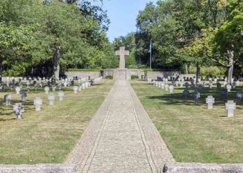 OFICIAL DE JUSTIÇA VAI A CEMITÉRIO TENTAR INTIMAR VÍTIMA DE LATROCÍNIO