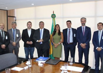 ENTIDADES DE REPRESENTAÇÃO NACIONAL DOS OFICIAIS DE JUSTIÇA SÃO RECEBIDAS PELO MINISTRO DA JUSTIÇA FLÁVIO DINO