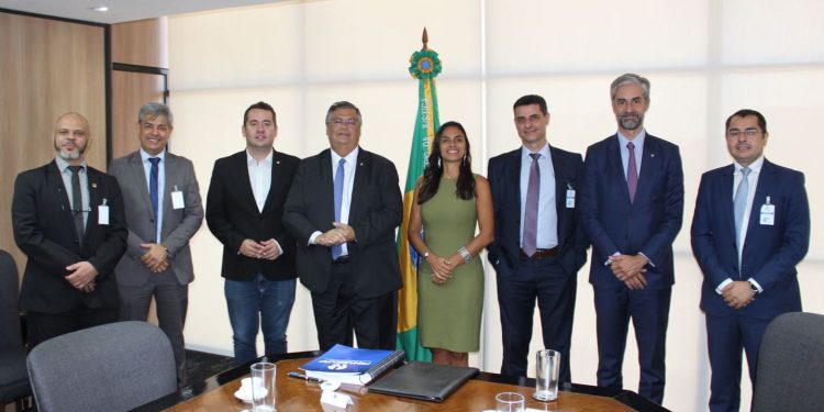 ENTIDADES DE REPRESENTAÇÃO NACIONAL DOS OFICIAIS DE JUSTIÇA SÃO RECEBIDAS PELO MINISTRO DA JUSTIÇA FLÁVIO DINO