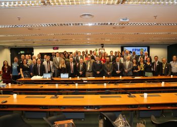 FRENTE PARLAMENTAR MISTA EM DEFESA DOS OFICIAIS DE JUSTIÇA É INSTALADA NO CONGRESSO NACIONAL