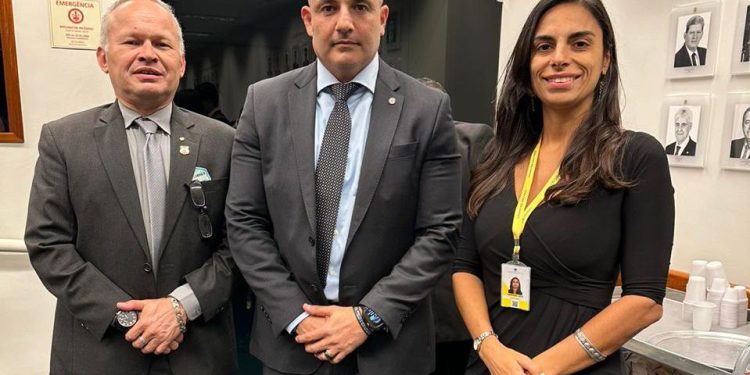 ATUAÇÃO DAS ENTIDADES NACIONAIS GARANTE INCLUSÃO DOS OFICIAIS DE JUSTIÇA NO PL DA ISENÇÃO TRIBUTÁRIA