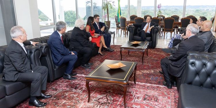 ENTIDADES NACIONAIS DOS OFICIAIS DE JUSTIÇA E UIHJ SE REÚNEM COM O PRESIDENTE DO SUPREMO TRIBUNAL FEDERAL