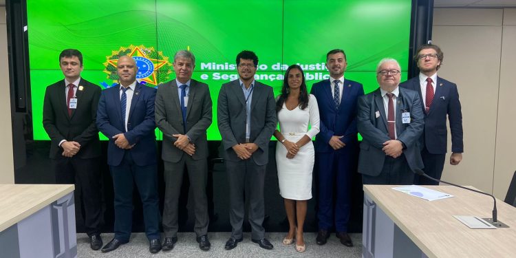 EM AUDIÊNCIA NO MINISTÉRIO DA JUSTIÇA, ENTIDADES NACIONAIS DEFENDEM PAUTAS DOS OFICIAIS DE JUSTIÇA