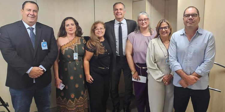 AOJUS E UNIOFICIAIS SE REÚNEM COM NOVA ADMINISTRAÇÃO DO TJDFT E REIVINDICAM NOMEAÇÕES DE OFICIAIS DE JUSTIÇA