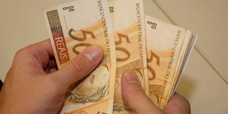 JUSTIÇA DEFINE QUE VALORES ATÉ 40 SALÁRIOS-MÍNIMOS PARA SUSTENTO DA FAMÍLIA SÃO IMPENHORÁVEIS