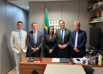 LIVRE PARADA: REPRESENTAÇÕES DOS OFICIAIS DE JUSTIÇA SE REÚNEM COM O DEPUTADO NICOLETTI