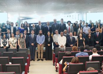 SOLENIDADE DO TJDFT DÁ POSSE A OITO NOVOS OFICIAIS DE JUSTIÇA: AOJUS/DF DÁ AS BOAS-VINDAS AOS COLEGAS