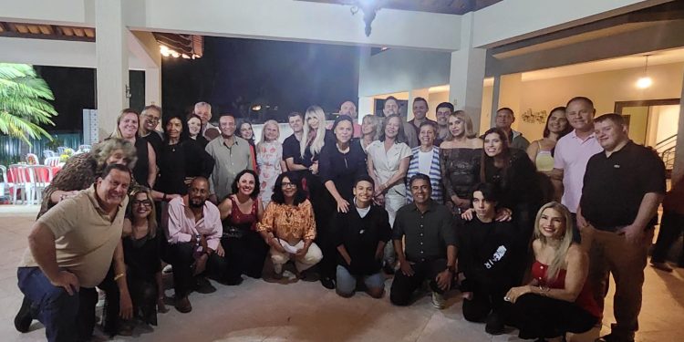 OFICIAIS DE JUSTIÇA APOSENTADOS PROMOVEM CONFRATERNIZAÇÃO DE FINAL DE ANO