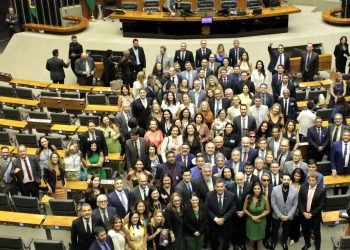 SESSÃO SOLENE EM HOMENAGEM AOS OFICIAIS DE JUSTIÇA MARCA MOBILIZAÇÃO PELA APROVAÇÃO DO RISCO DA ATIVIDADE