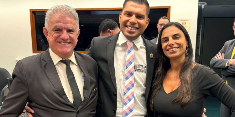 AOJUS/DFTO PARTICIPA DO RELANÇAMENTO DA FRENTE PARLAMENTAR DOS OFICIAIS DE JUSTIÇA NA CÂMARA DOS DEPUTADOS