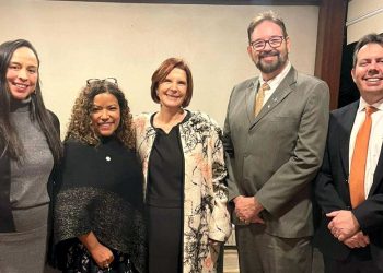 AOJUS-DF/TO MARCA PRESENÇA EM PALESTRA SOBRE O SUPERIOR TRIBUNAL MILITAR E A DEFESA DA DEMOCRACIA