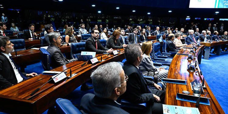 AOJUS-DFTO ACOMPANHA SESSÃO ESPECIAL PELOS 52 ANOS DA ANPR NO SENADO