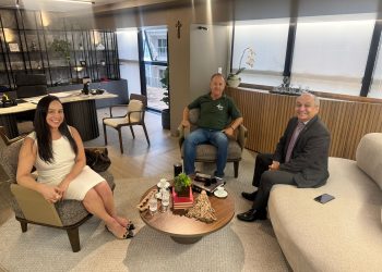 AOJUS FORTALECE DIÁLOGO E PARCERIAS EM VISITA AO SINDJUS-DF