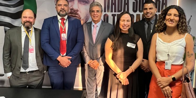 RISCO: ARTICULAÇÃO CONJUNTA DA FENASSOJAF E AOJUS-DFTO GARANTE INCLUSÃO DOS OFICIAIS DE JUSTIÇA NO PL 4688/2025