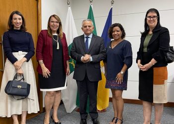 AOJUS-DFTO REFORÇA NECESSIDADE DE NOVAS NOMEAÇÕES DE OFICIAIS DE JUSTIÇA EM REUNIÃO COM A PRESIDÊNCIA DO TRT-10